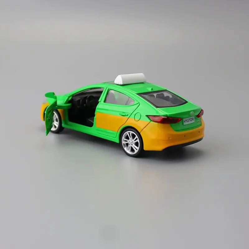 Модель автомобиля из сплава для такси Hyundai Elantra 1:40 | Игрушки и хобби