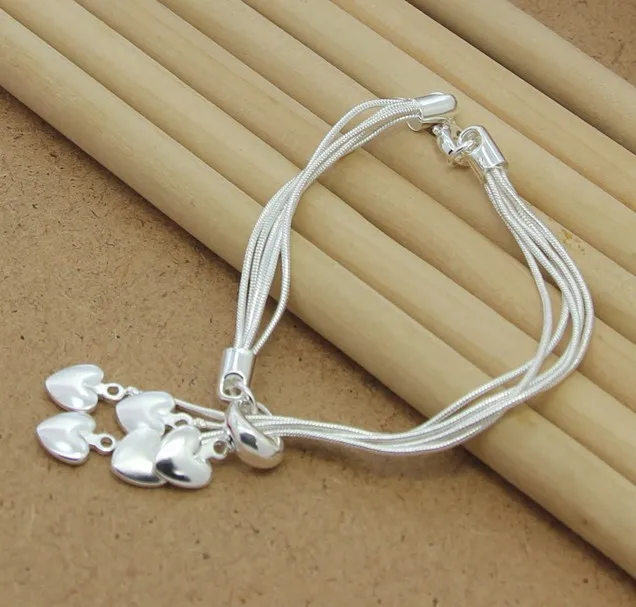 Женский браслет из серебра 925 пробы с подвеской в виде сердца