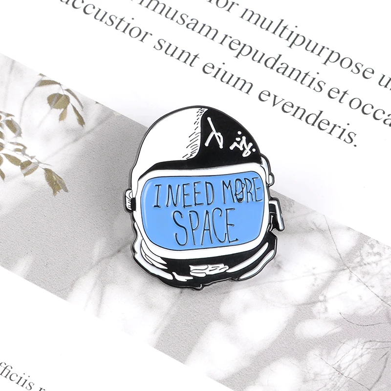 Мне нужно больше космонавта эмали штырь пользовательские космонавт Броши рюкзак