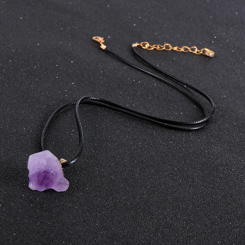 Женское ожерелье с подвеской из натурального камня аметиста необычное