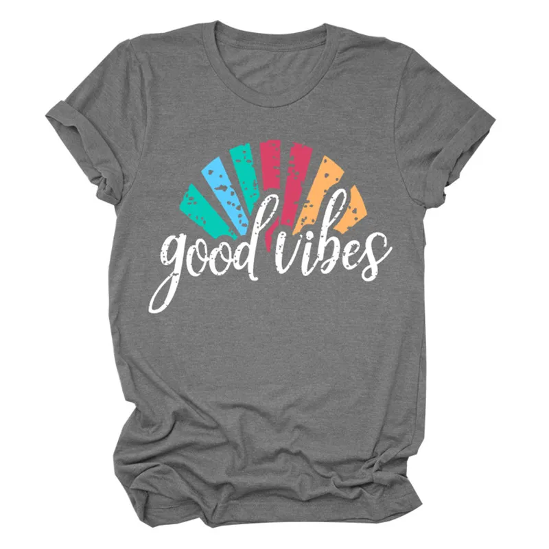 Женская футболка с радужными буквами Good Vibes красивая вырезом лодочкой и забавной