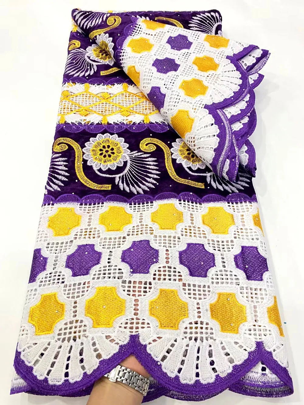 

2022 Высококачественная африканская бархатная кружевная ткань, вышитая фиолетовая Водорастворимая кружевная ткань для женского свадебного и вечернего платья