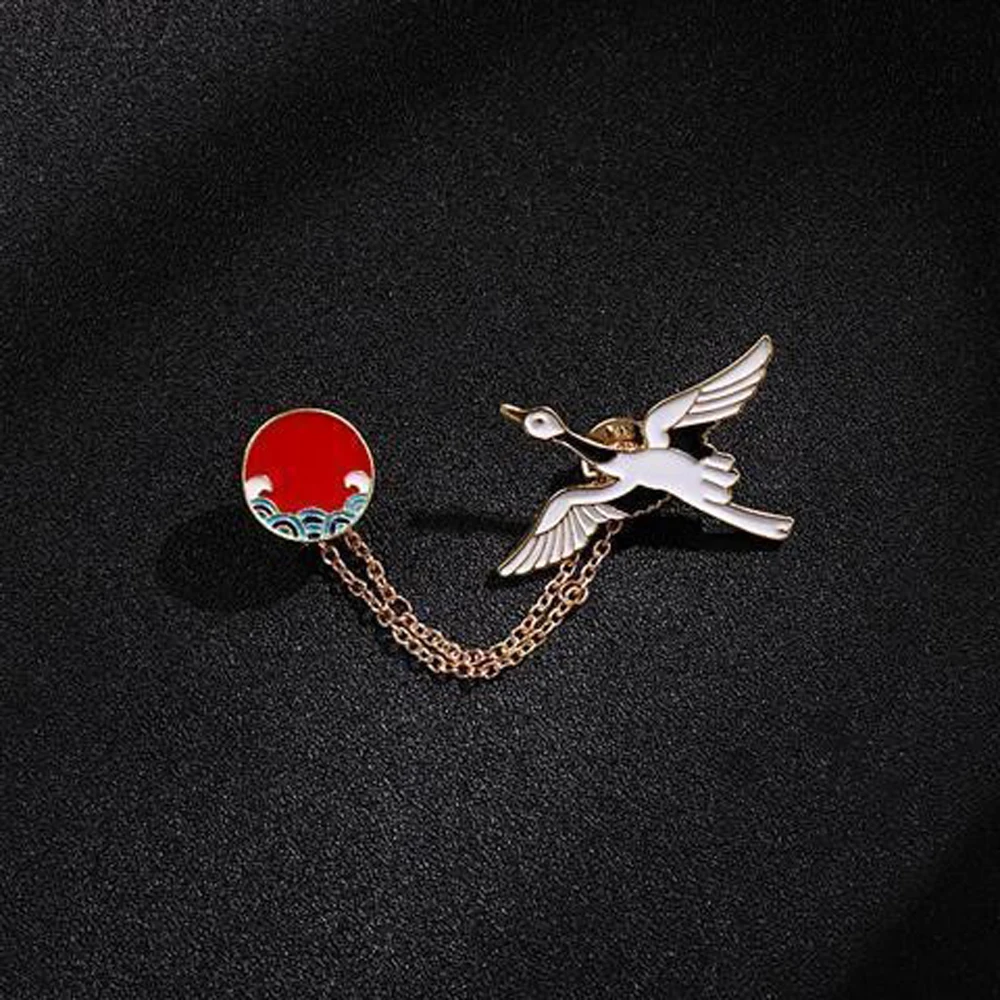

Brooches White Flying Crane Chain Enamel Pins Sunset Clouds Lapel Badge For Women Men Chinese Style Jewelry For Friends