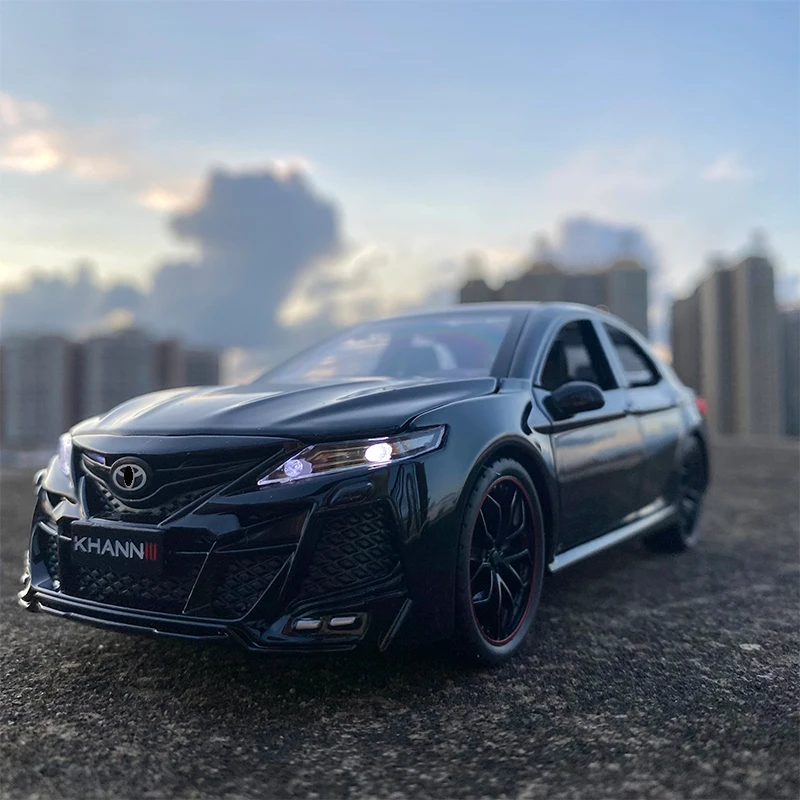 

Модель автомобиля toyota 8th Camry 1/24, металлическая, со звуком, подсветсветильник