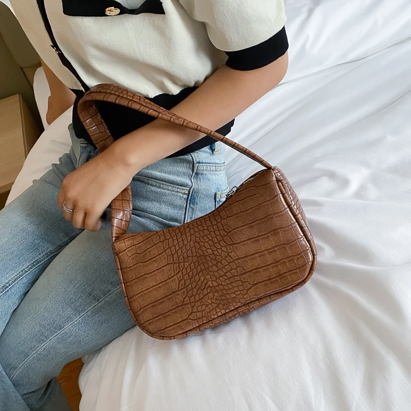 Однотонная женская сумочка Багет подходящая ко всему женские маленькие сумки на