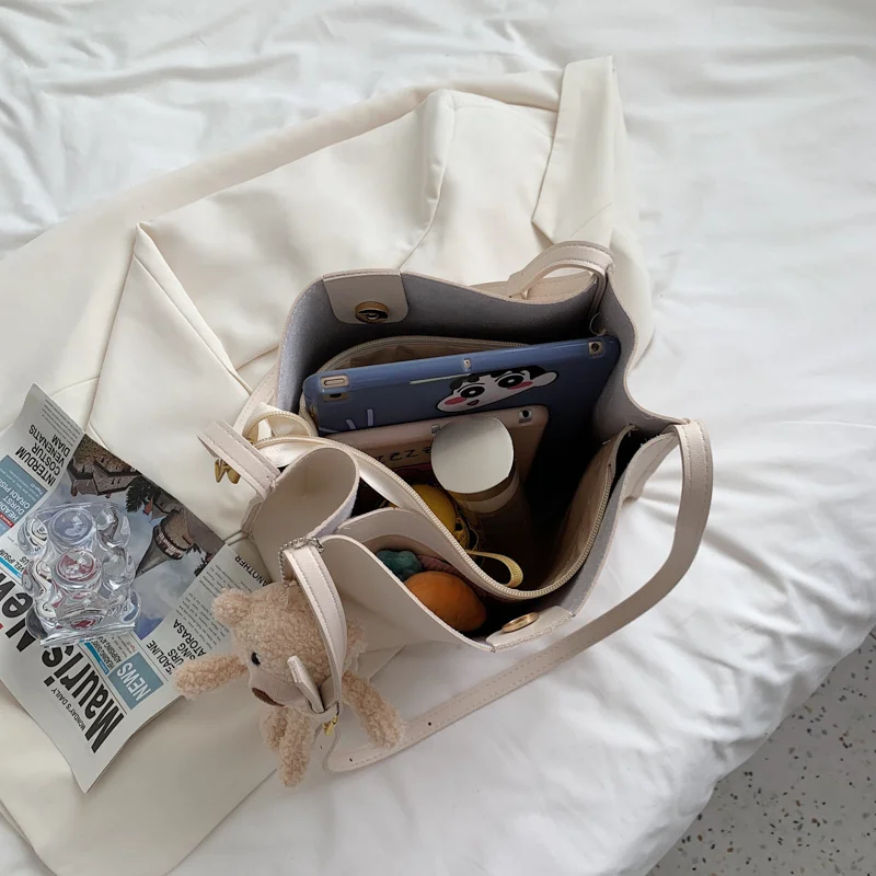 

Big Soft Leather Shopper Shoulder Bag Women Designer Handbag Female Large Capacity Hand Bag Lady Bear Ornaments Design Totes Bag