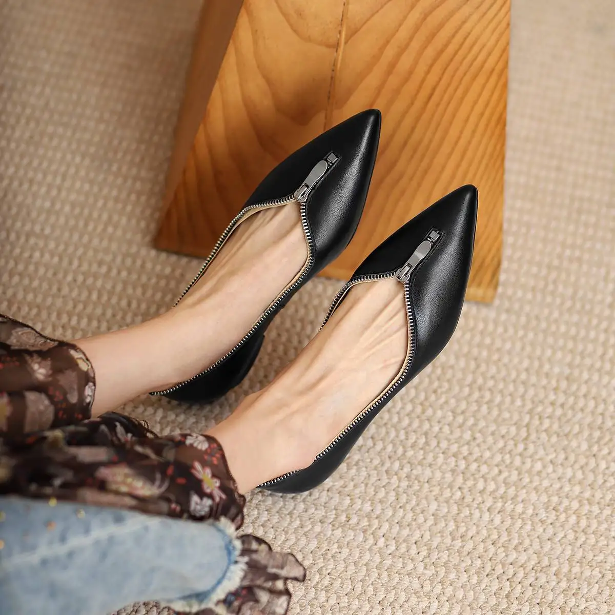 

Krazing Pot fashion style full grain leather zipper decorations pointed toe low heel slip on daily wear gorgeous women pumps L20