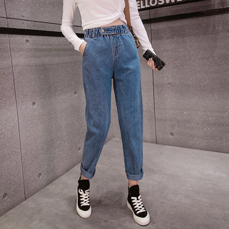 Женские джинсы бойфренды белые рваные с высокой талией и эластичным поясом