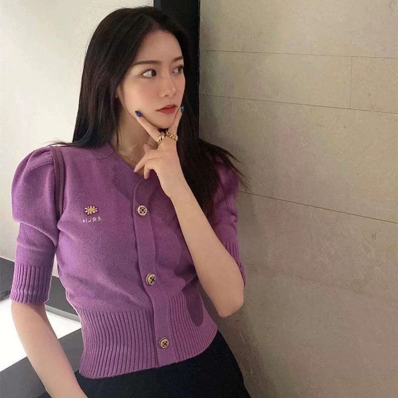 Женский свитер с коротким рукавом и V образным вырезом| |