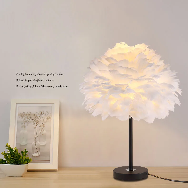 Лампа настольная с пером: современная лампа настольная со гусиными перьями для спальни, гостиной, макияжа, арт-деко и туалетного столика.
