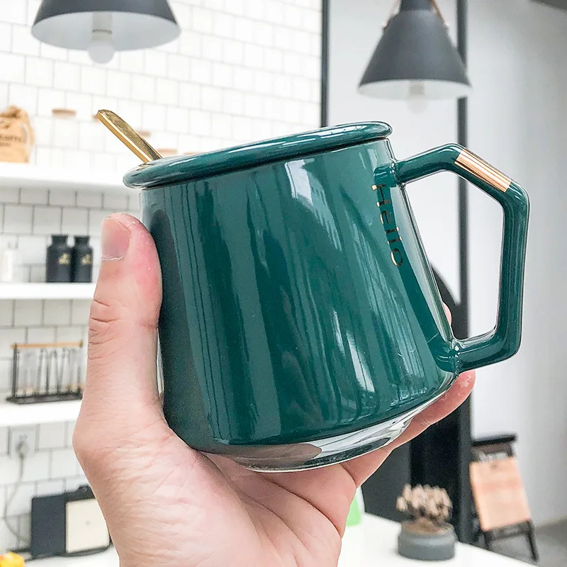 Простой расписанные золотом керамический Кофе стаканчик с крышкой для кубиков