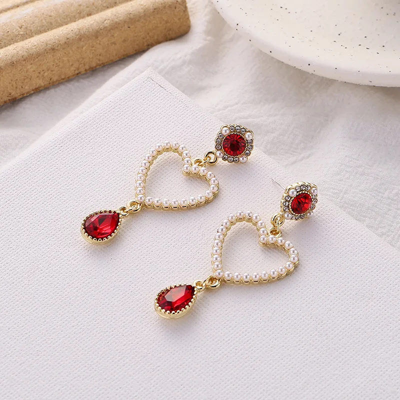 

Korean Fashion Earrings 2021 Fashion Trend Retro Pearl Heart Ladies Stud Earring Clip Earrings Without Ear Holes Gift Jewelry
