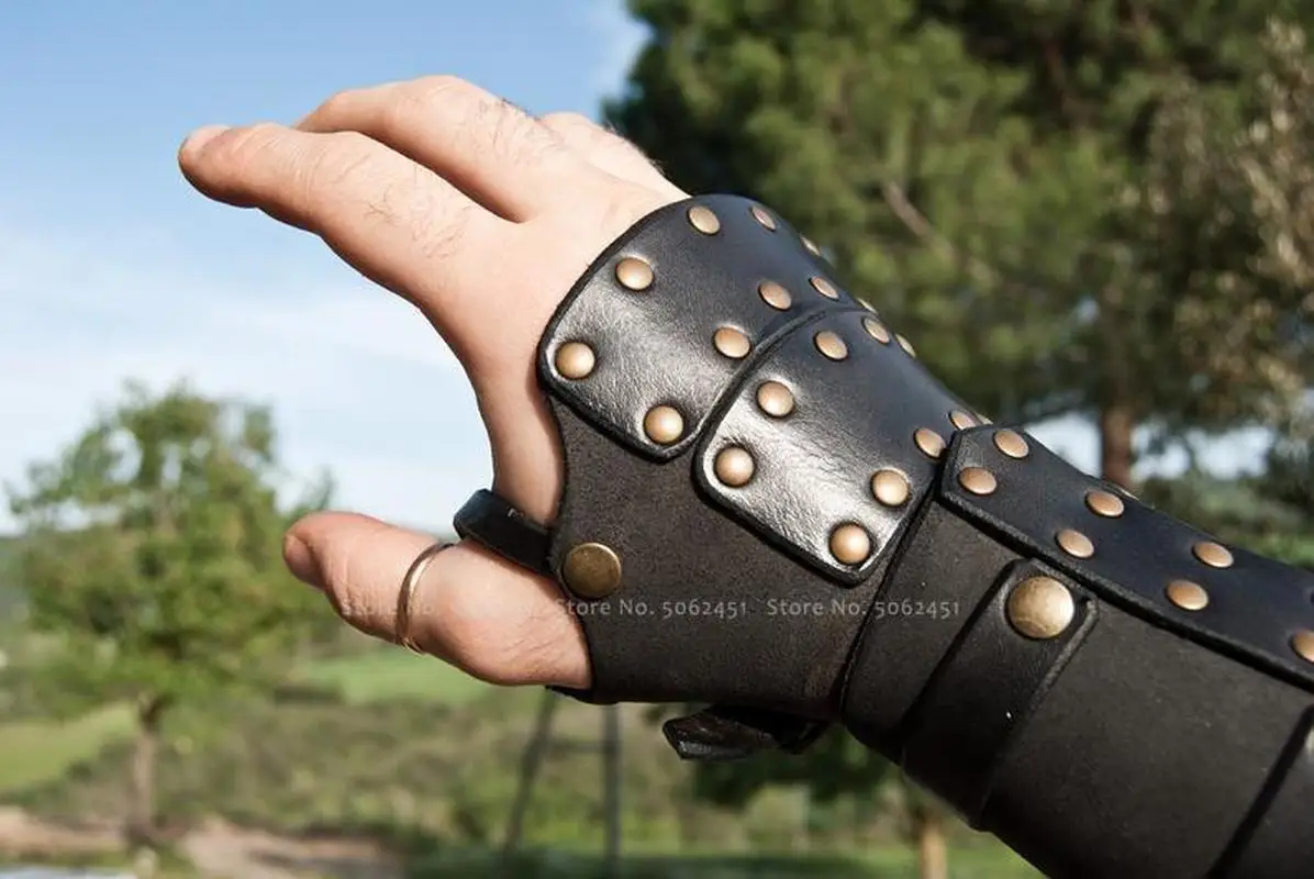 Medieval Men Vintage Knight Prince Leather Gloves Handguards Soldier War Armor Bracers Gauntlet Wristband Party Cosplay Props |
