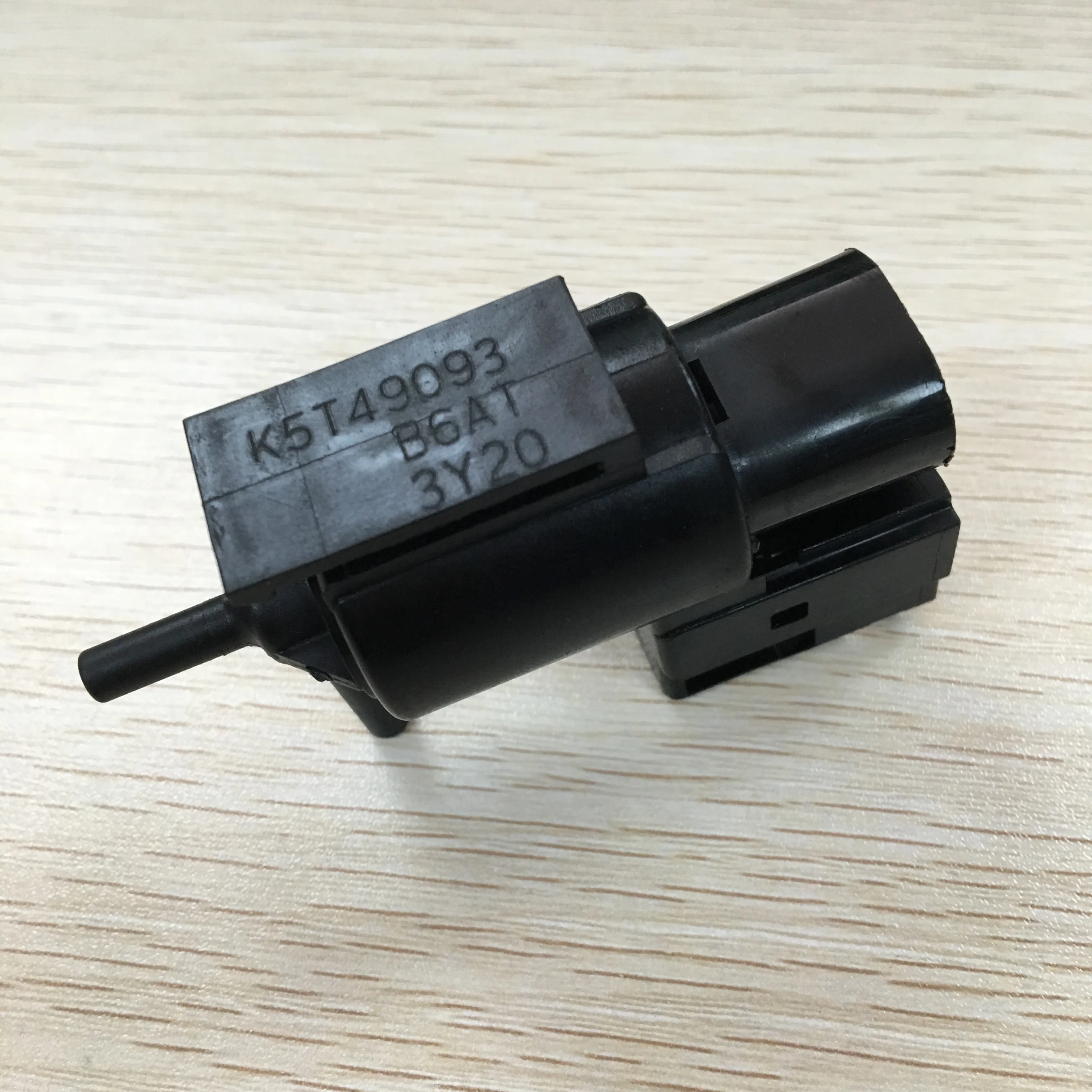 

Подлинный Соленоидный клапан EGR VSV для Mazda K5T49093