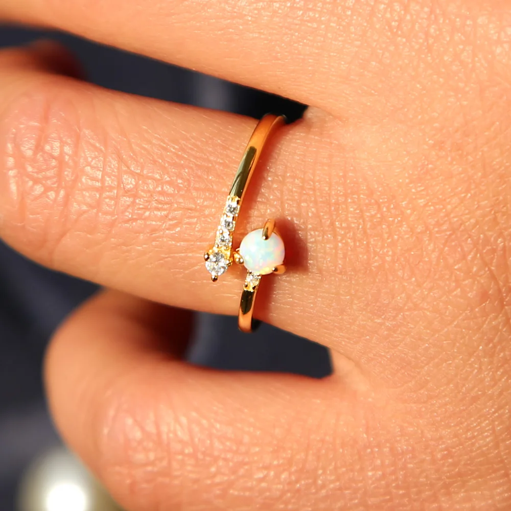 Кольцо женское из серебра 2021 пробы с белым огненным опалом | Украшения и