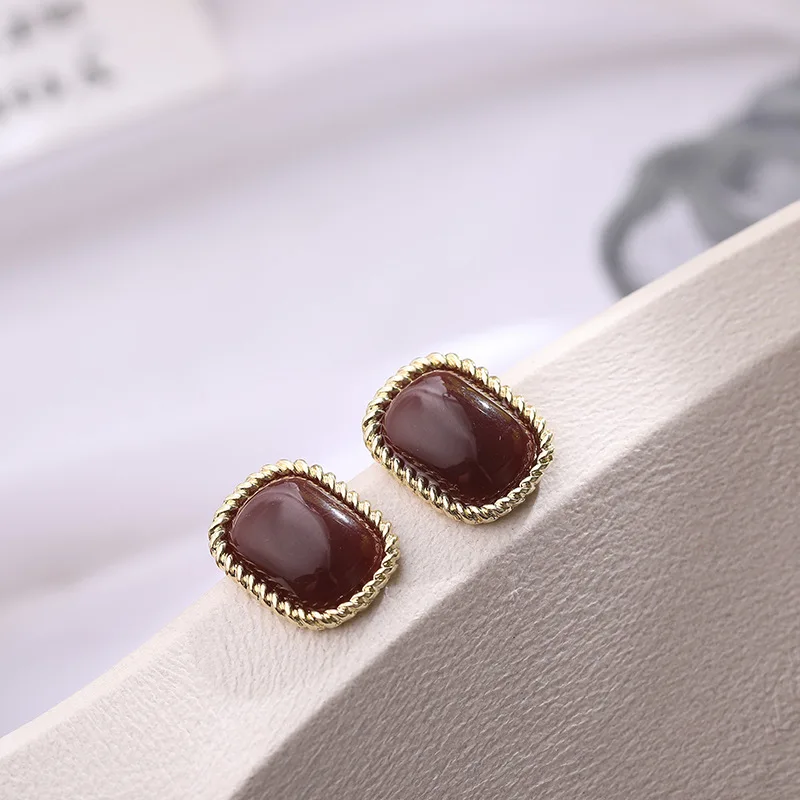 Простые серьги-гвоздики с эпоксидной смолой в стиле ретро длинные тонкие