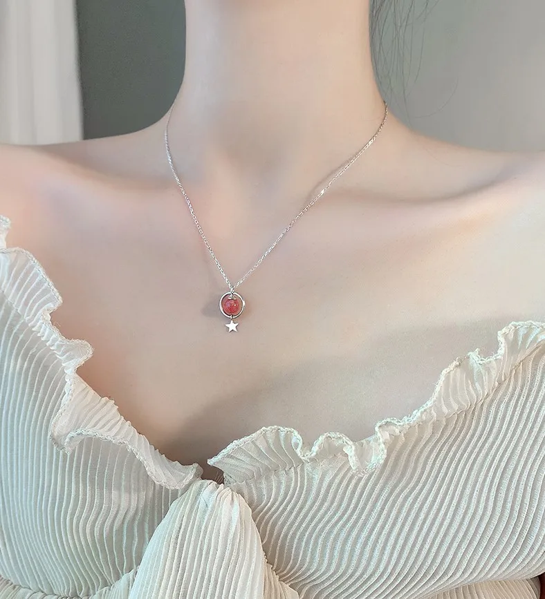 

QMCOCO New Style Simple Trendy 925 Silver Strawberry Crystal Round Bead Star Pendant Clavicle Chain Female Neck Accessories