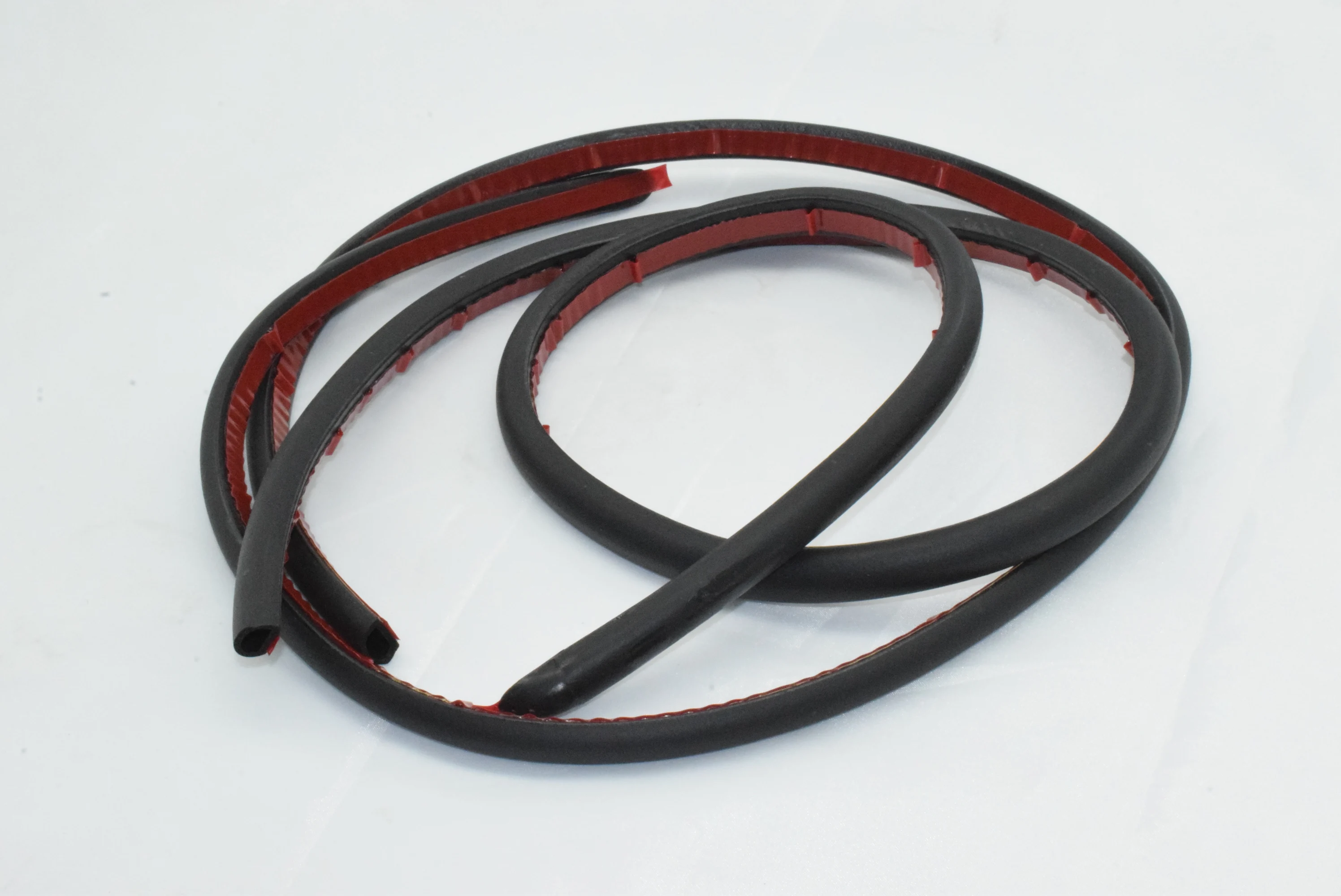 Автомобильная клейкая резиновая уплотнительная лента для автомобильной двери