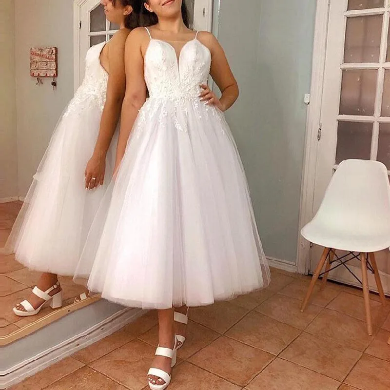 Charming Bohemian Wedding Dresses 2020 Elegant Applique Lace Bride Dress Beach Women Short Tea Length vestido de noiva