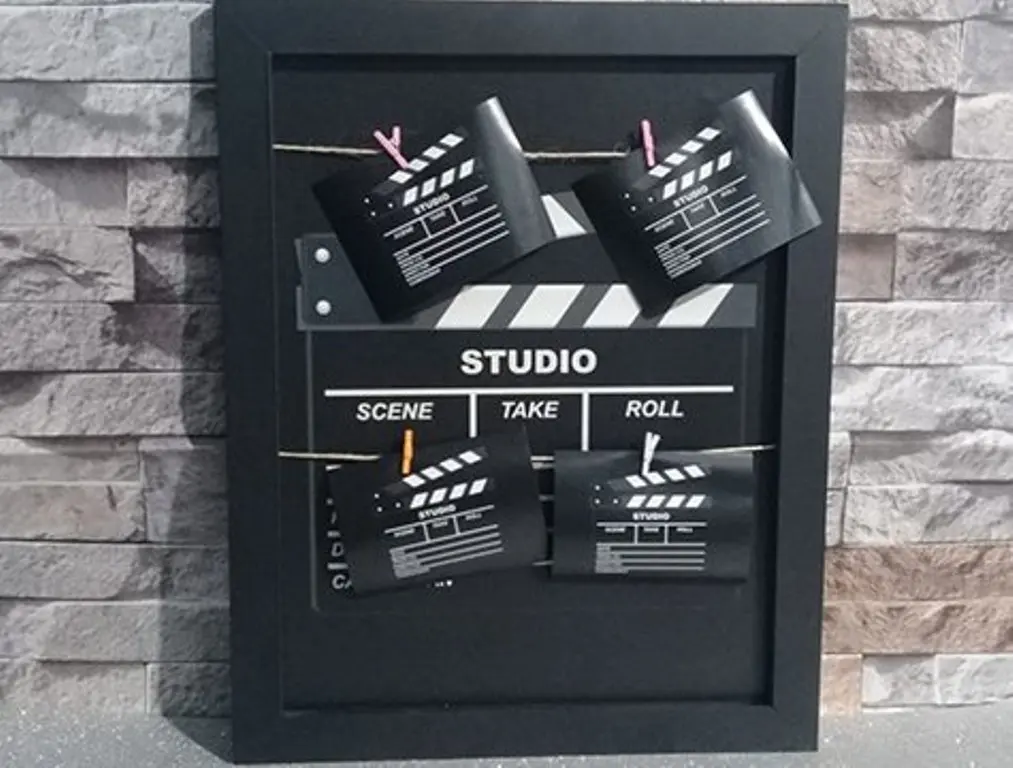 

Clapper Design Drawstring and Latch Photo Frame No: 2