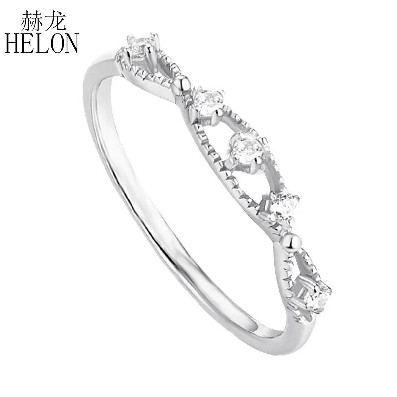 Женское кольцо из белого золота с муассанитом и бриллиантом