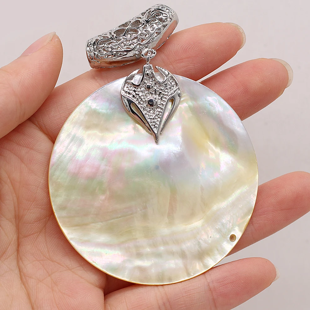 

New Pendant Natural Freshwater White Shell Black Shell Round Women Men Temperament Charm Pendant for Jewelry Making DIY Necklace