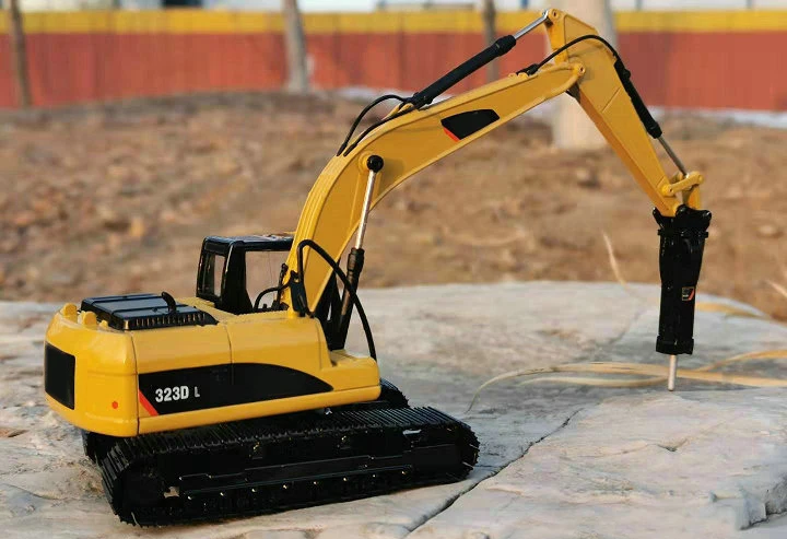 Тонкая модель гусеничного экскаватора 1: 50 American 323 dl дробилка Коллекционная из