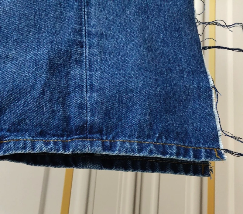 

110888 Spring Summer New Women's Classic Print Design of Back Pocket Fashion Luxury Irregular Cut Splicing Denim Skirt B1