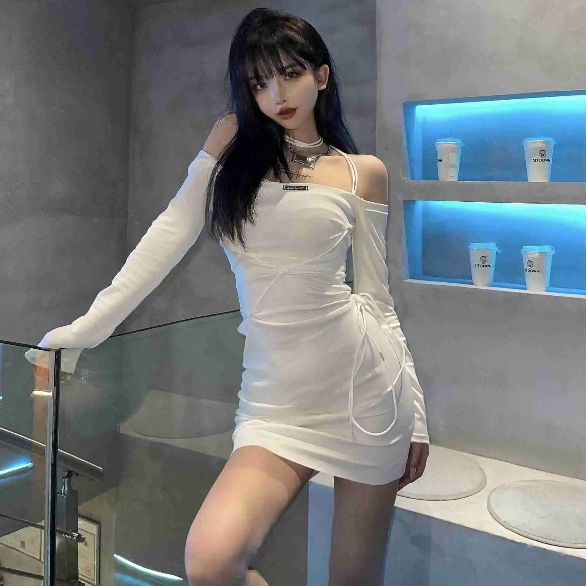 

Платье женское Облегающее с открытыми плечами и кружевом, на осень/зиму