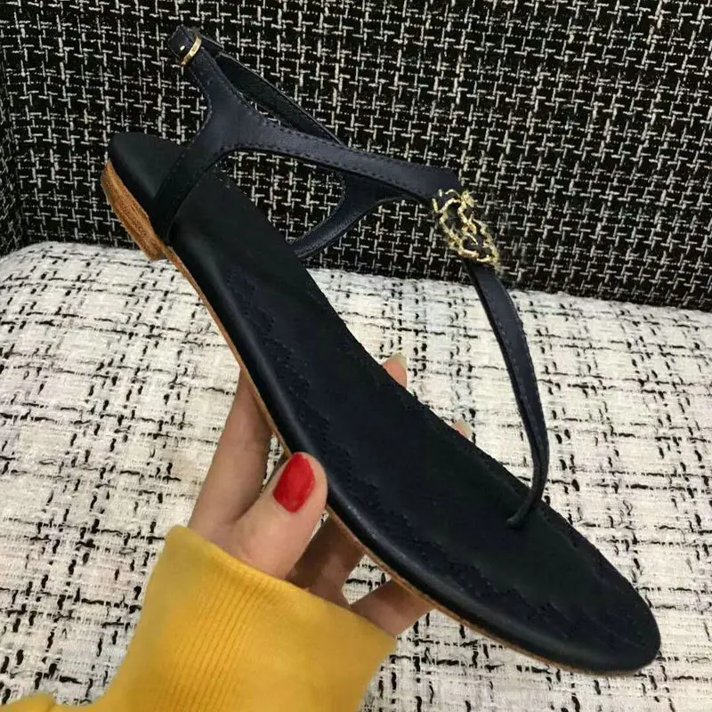 

Luxury Designer Women Sandals 2021 New Plaid Leather Fashion Leisure Beach Flip-flops Flat Bottom Metal Chain Slides