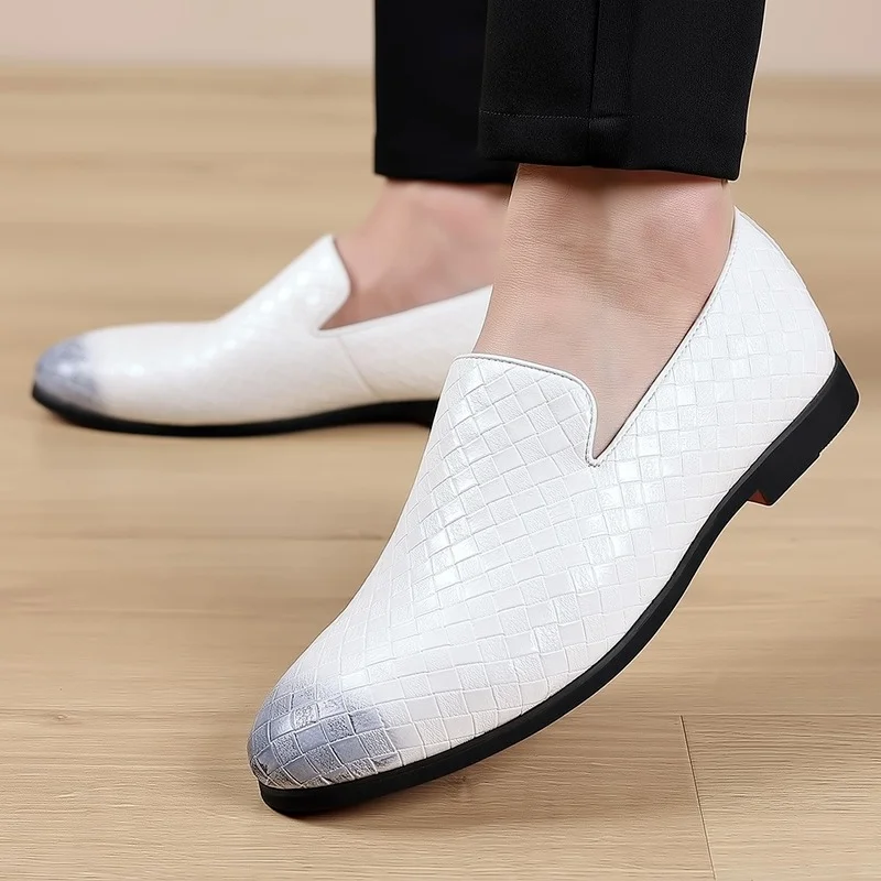 

2021 Autumn and Winter New Fashion Casual Loafers Men's Light Shoes Large Size Men's Shoes Men's Leather Shoes