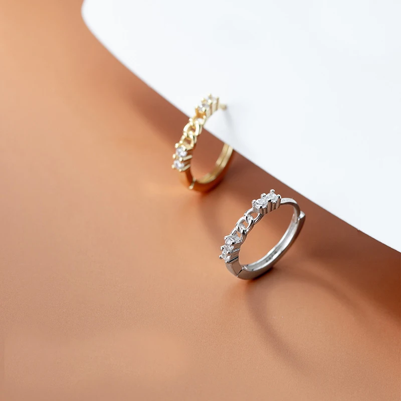 

Женские серьги-кольца из серебра 925 пробы с фианитом