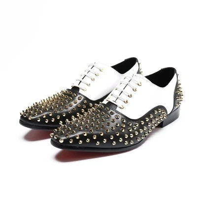 Модные черные и белые модельные туфли с заклепками смешанные цвета для мужчин