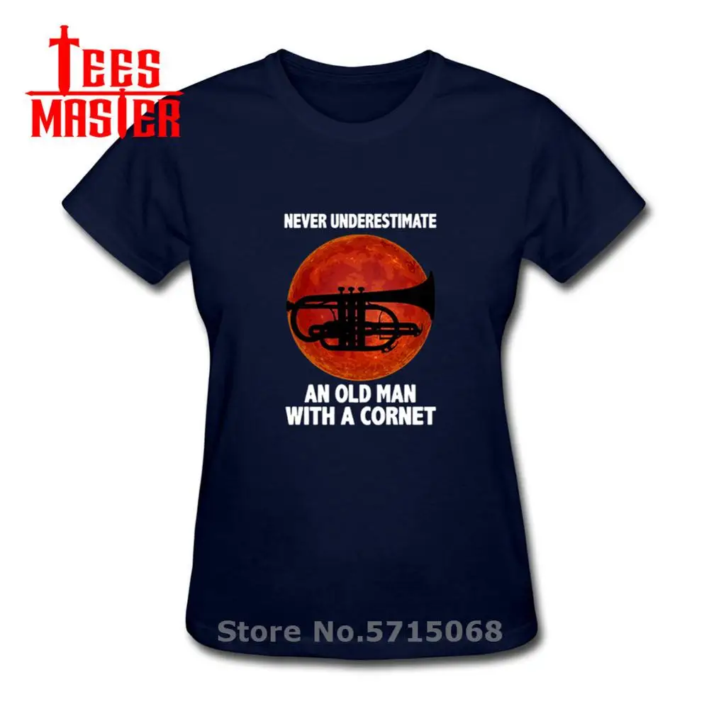 Никогда не недооценивать пожилой человек с Корнеты Футболка женская Винтаж Джаз