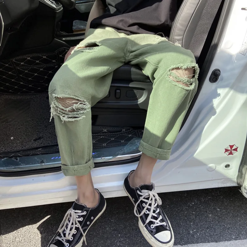 Рисунок 2 - Черные рваные джинсы ICCLEK