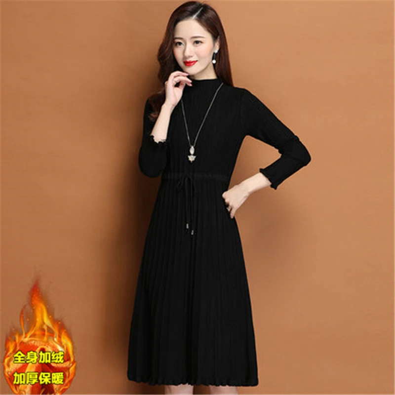 Осенне-зимнее женское платье вязаное длинное прямое макси кружевное плотное с