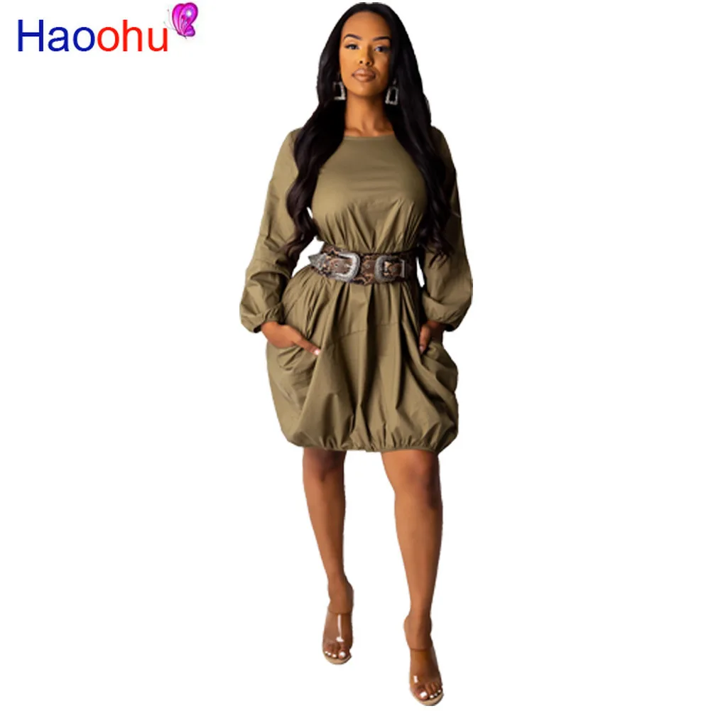 

Женское однотонное мини-платье с рукавами-фонариками и боковыми карманами