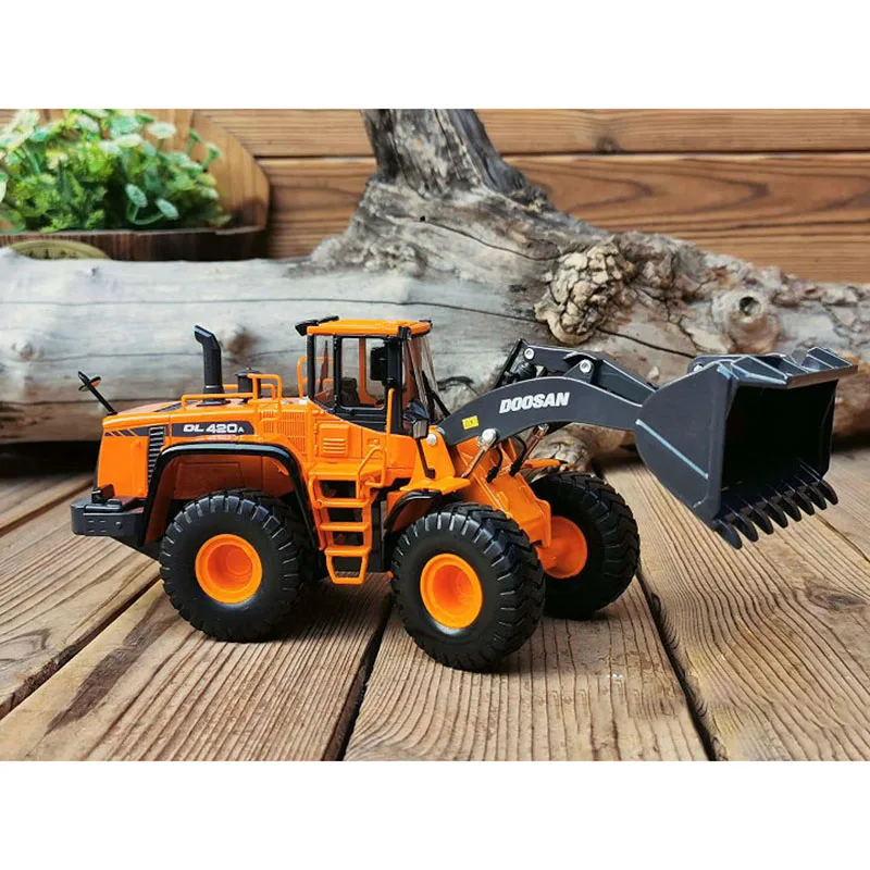 

1:40 Scale DOOSAN DL420A Loader Diecast Alloy Engineering Machinery Forklift Model Collection Ornaments Display Souvenir Gift