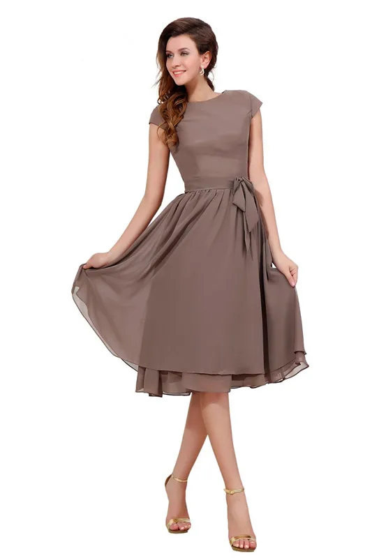 Коричневые платья для матери невесты трапециевидные шифоновые длиной до колен с