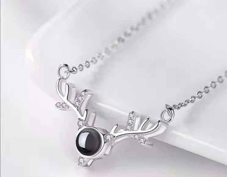 

Necklace female titanium steel A100 languages I love you clavicle chain Chaowang Red Deer Christmas gift for girlfriend
