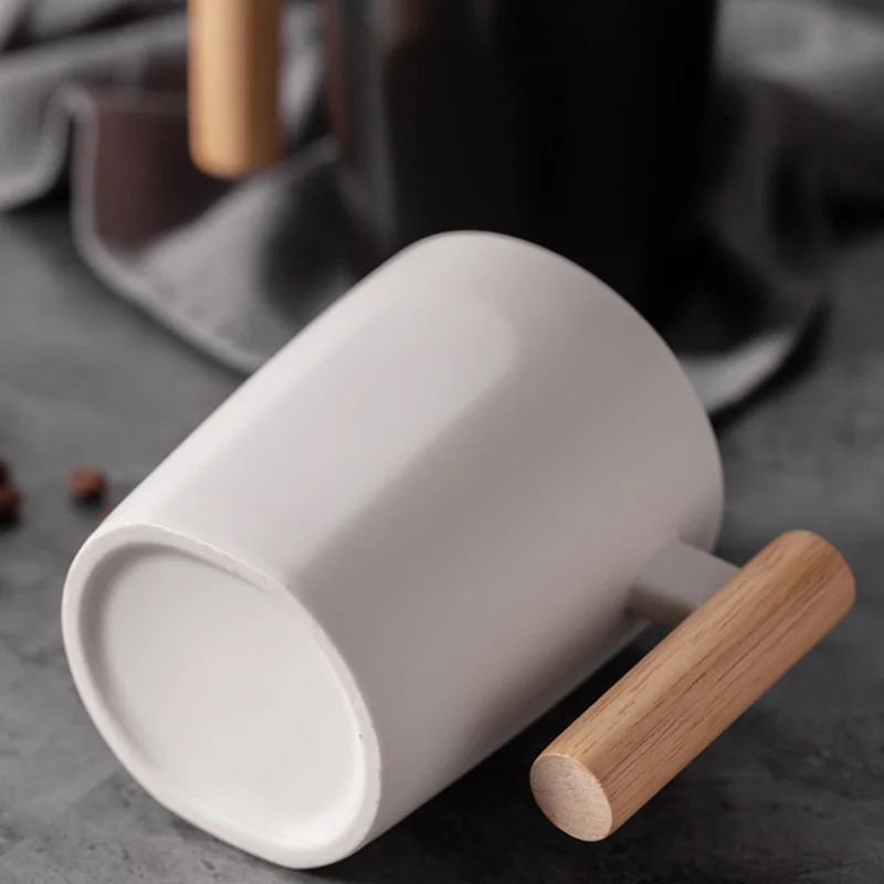 Керамическая чашка с деревянной ручкой 450 мл кружка для молочного кофе черная