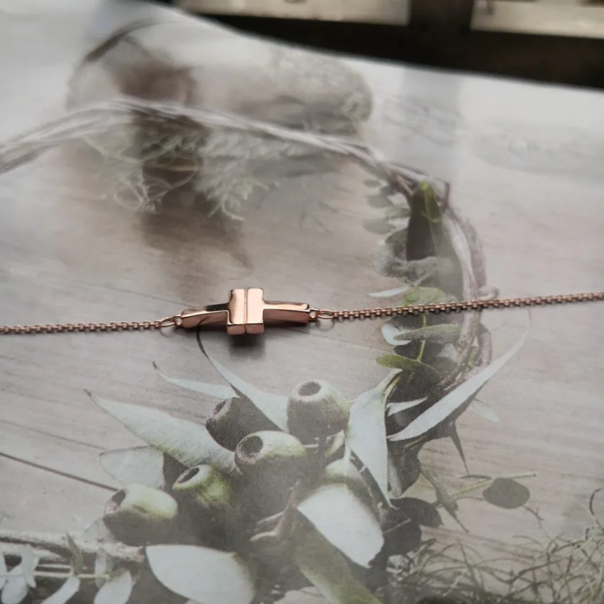 

S925 sterling silver ladies rose gold bracelet European and American popular holiday gifts