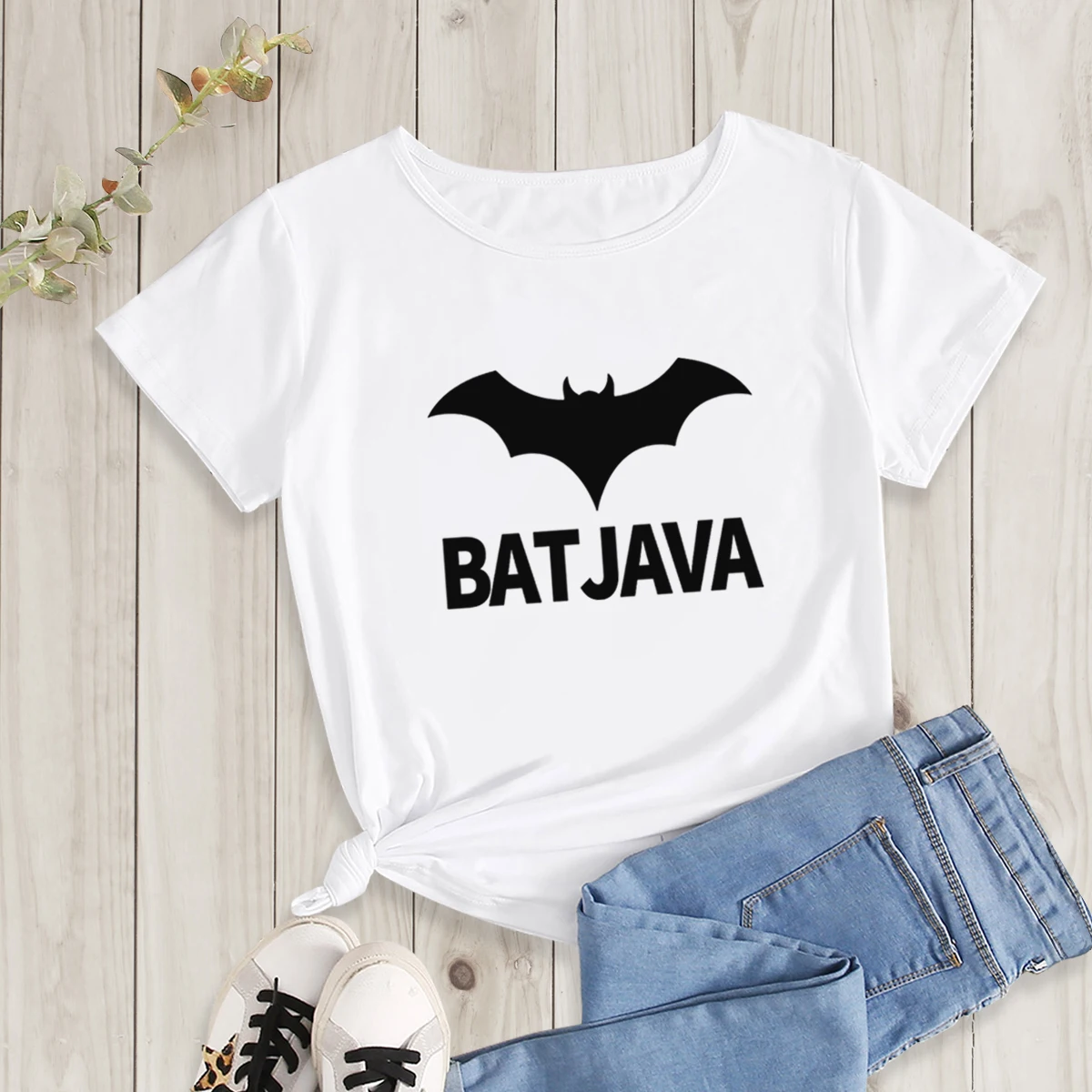 Женская футболка с короткими рукавами круглым вырезом и надписью BATJAVA