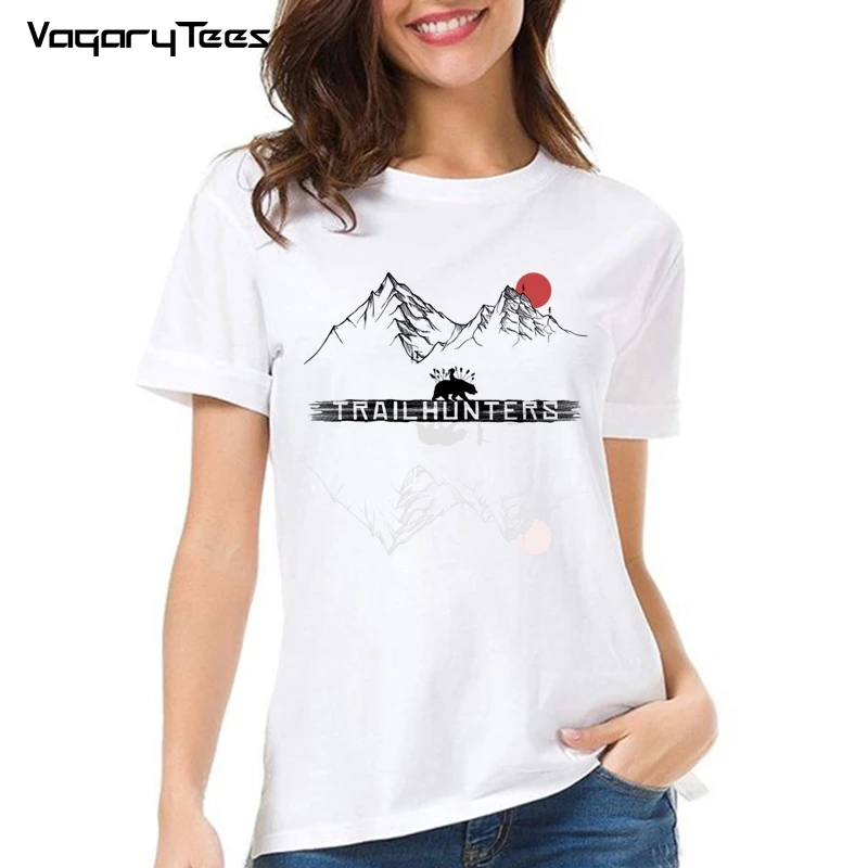 

Женская футболка с коротким рукавом, круглым вырезом и принтом в виде медведя