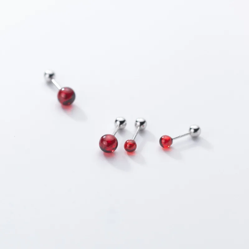 Женские серьги-гвоздики из серебра 925 пробы с красным камнем