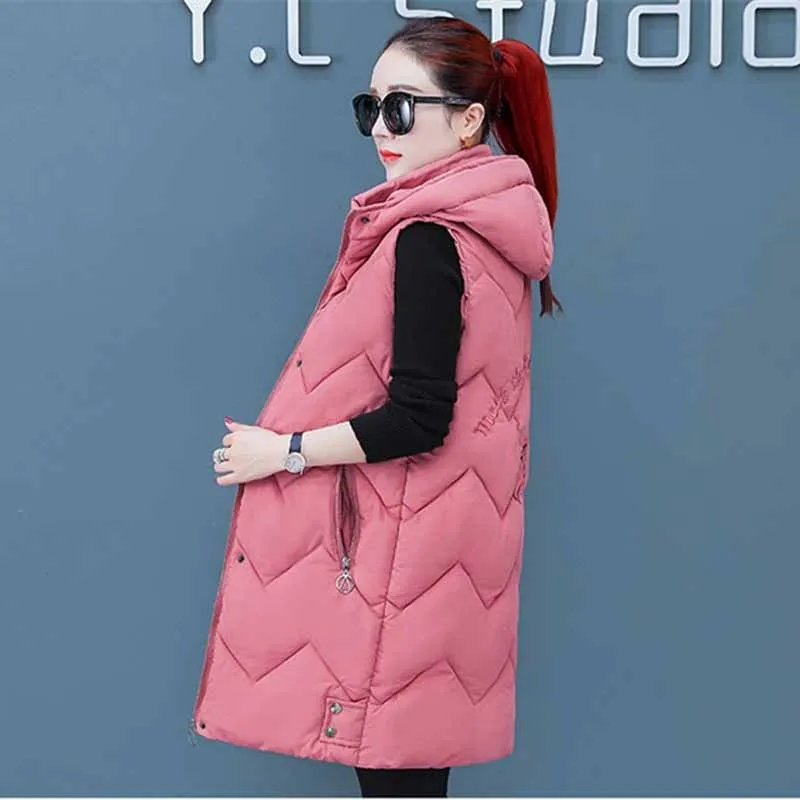 Жилет женский хлопковый утепленный без рукавов с капюшоном G536 для осени и зимы 2019