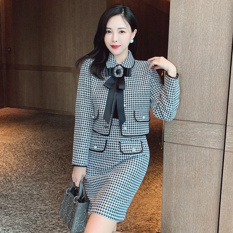 

Женский твидовый шерстяной костюм, подиумный комплект из двух предметов, однобортное короткое пальто с воротником-бантом и юбка со стразам...