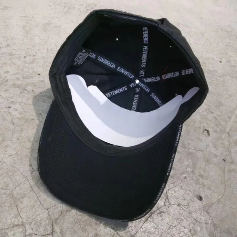 

Best Version Vetements Logo Embroidery Baseball Caps Men Women Unisex Couples Casual Caps Hip Hop Snapback Green Caps Hats