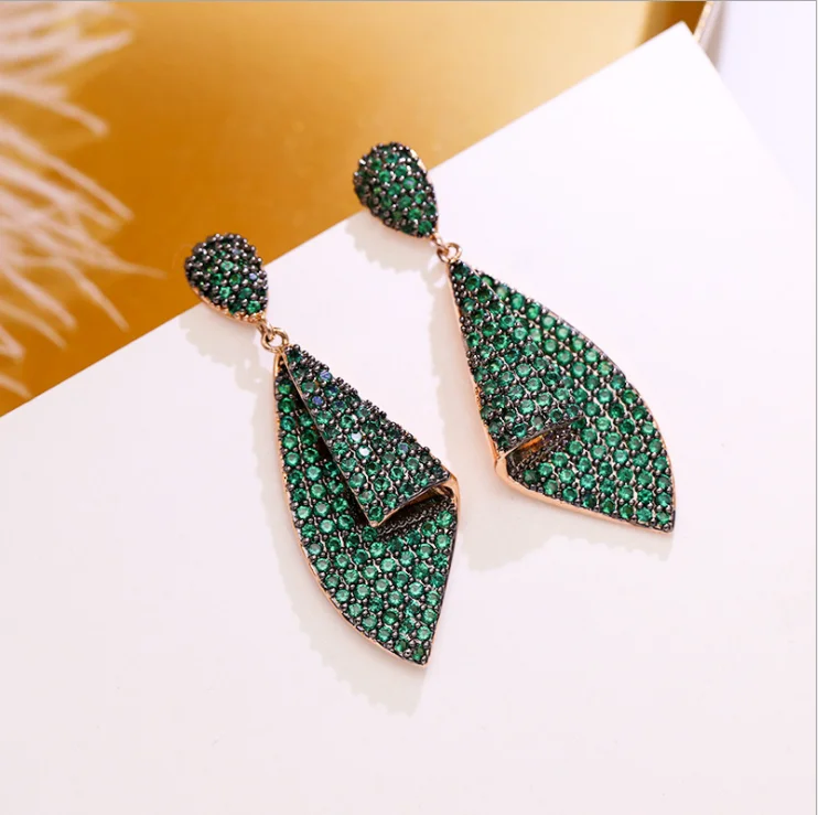 

Women Micro-inlaid colorful zircon conch earrings wild fashion petal earrings