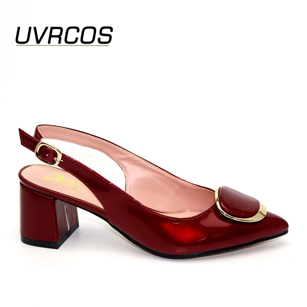 Фиолетовые модные туфли с металлическим украшением женские на шнуровке